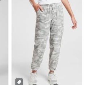 New Athleta Girl Grey Camo Lined Warmup Jogger M